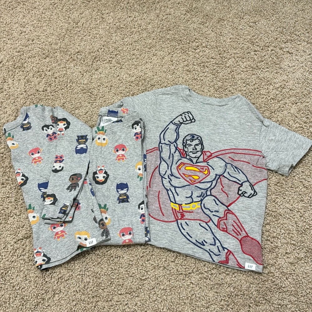 Baby GAP, DC superheroes pjs & Superman tshirt, gray 🩶, boys size 5